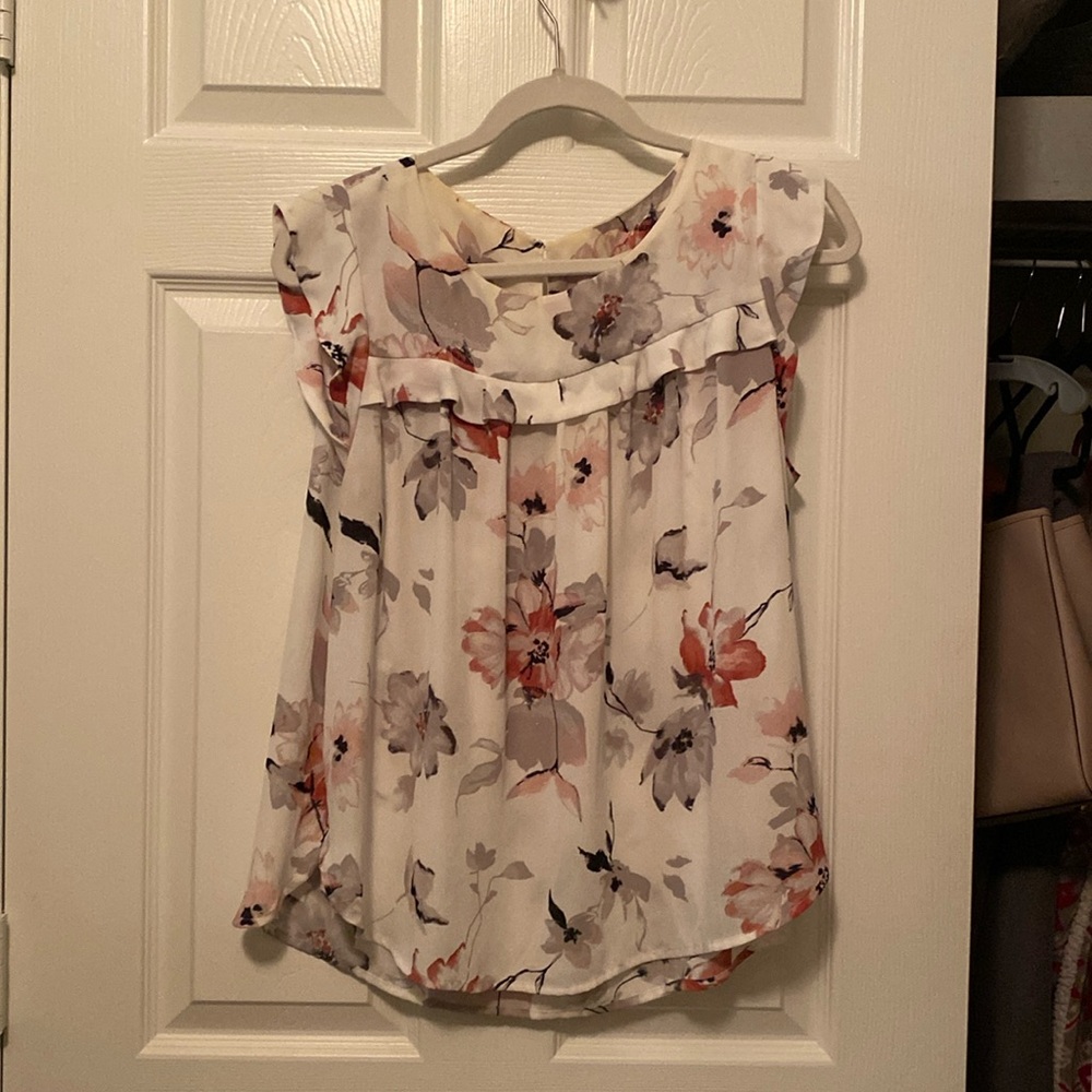 Women’s petite summery top
